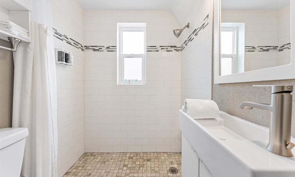 Photo of Bathroom in Treasure Island