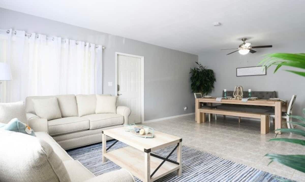 Photo of Livingroom in Santa Barbara Estates