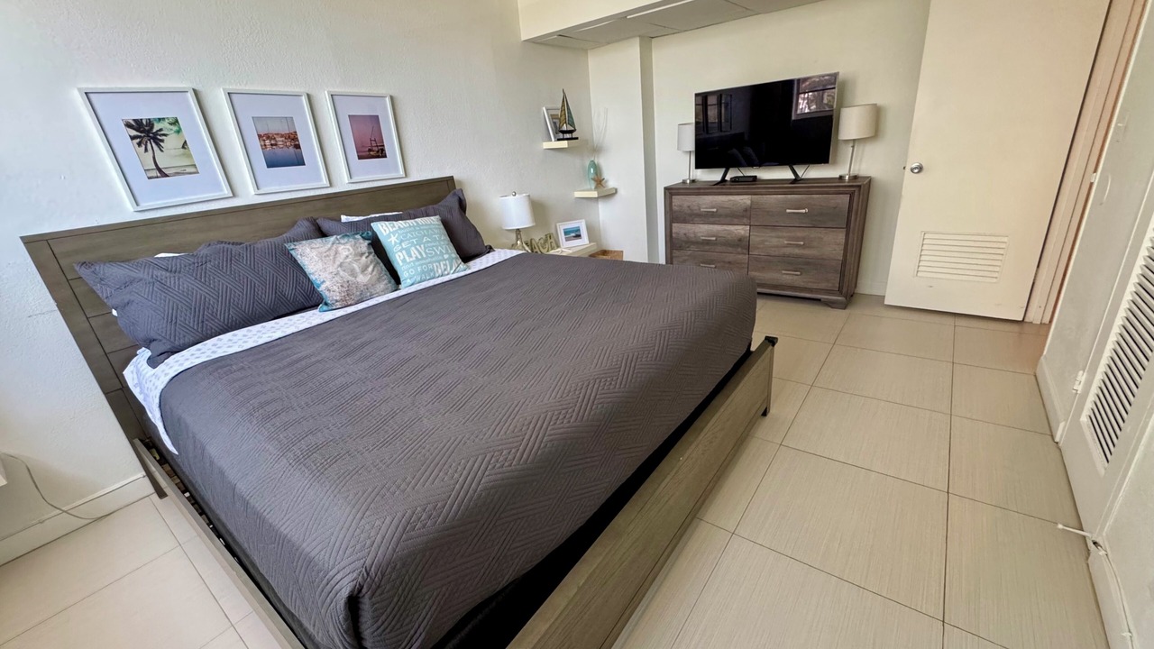 Photo of Bedroom in Hollywood South Central Beach