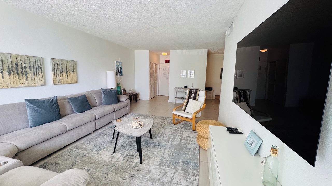 Photo of Livingroom in Hollywood South Central Beach