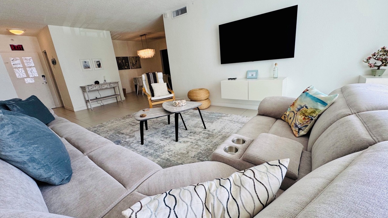 Photo of Livingroom in Hollywood South Central Beach