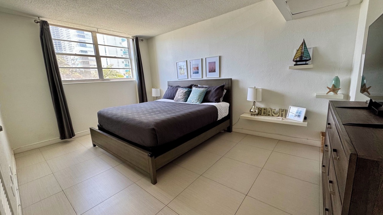 Photo of Bedroom in Hollywood South Central Beach