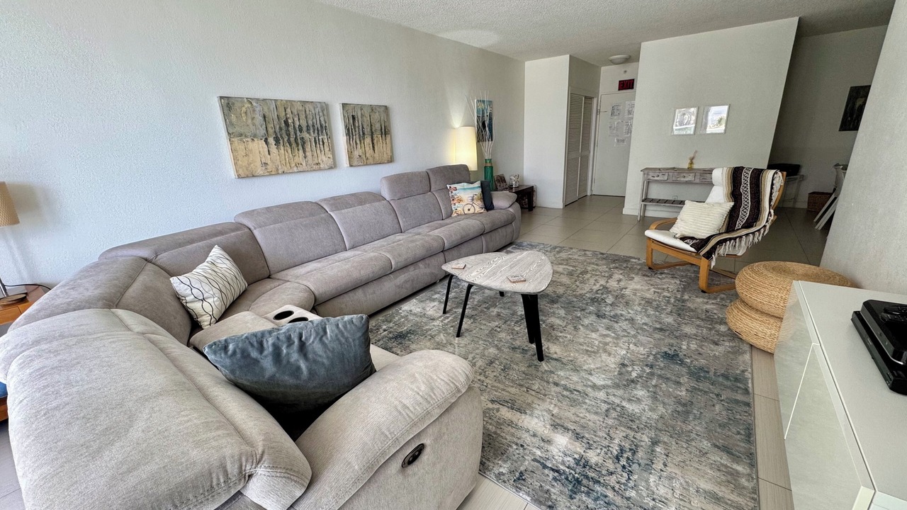 Photo of Livingroom in Hollywood South Central Beach