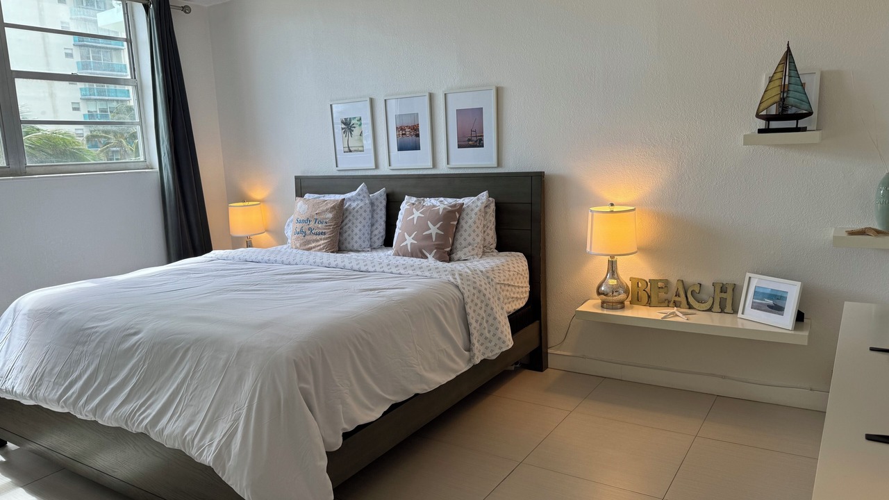 Photo of Bedroom in Hollywood South Central Beach