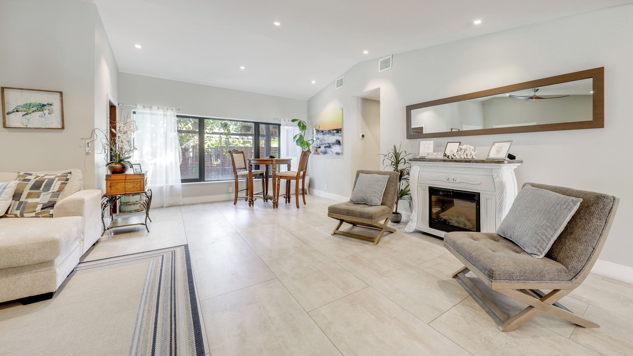 Photo of Livingroom in Santa Barbara Estates
