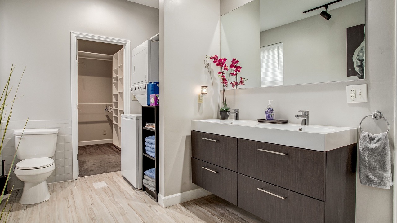 Photo of Bathroom in River Market