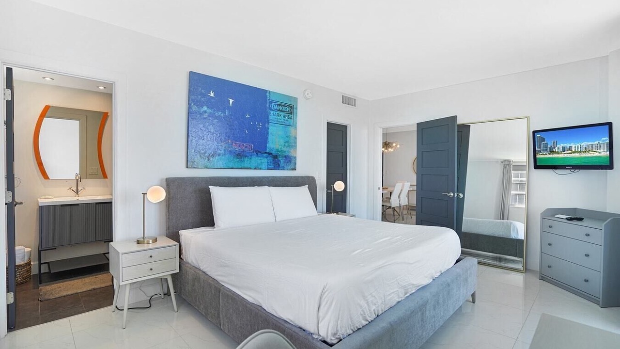 Photo of Bedroom in Hollywood South Central Beach