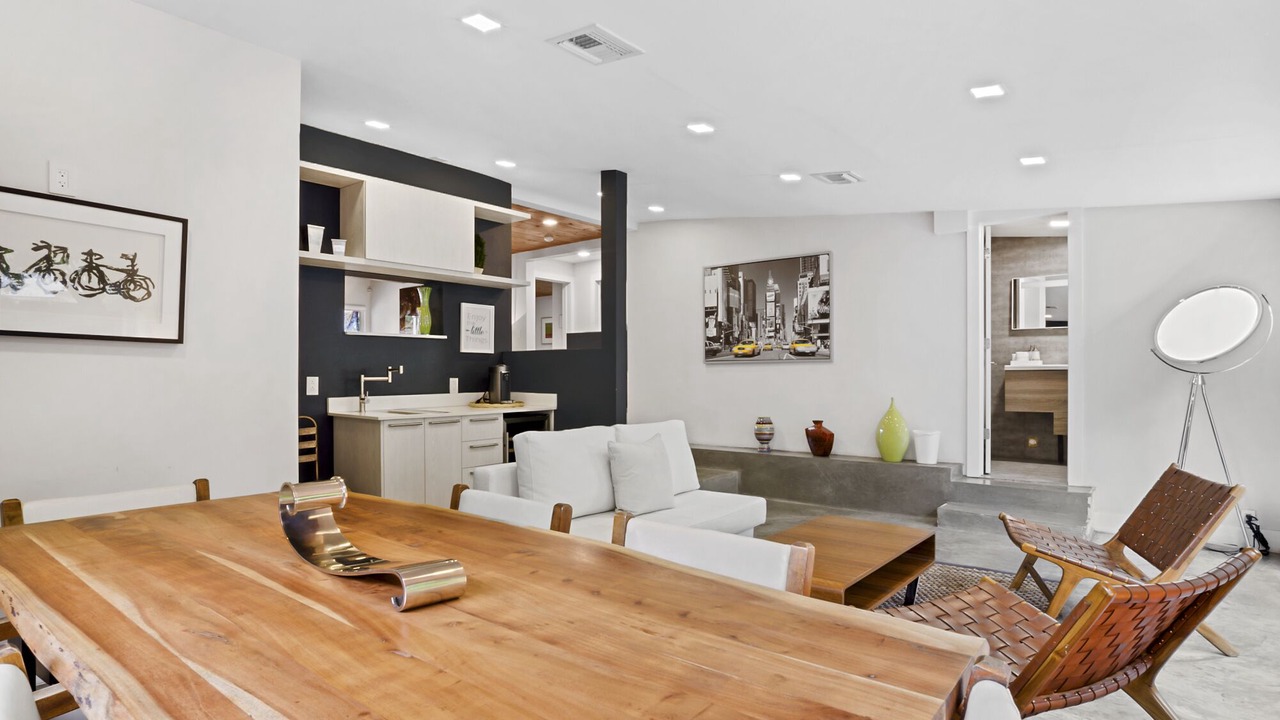 Photo of Livingroom in South Middle River