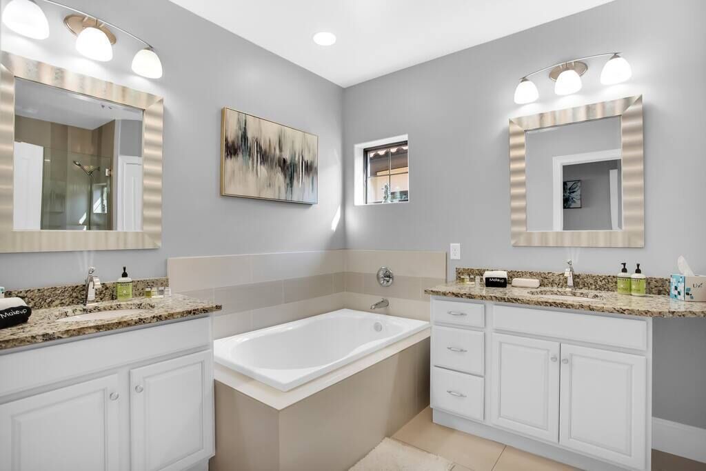 Photo of Bathroom in Villa Lago
