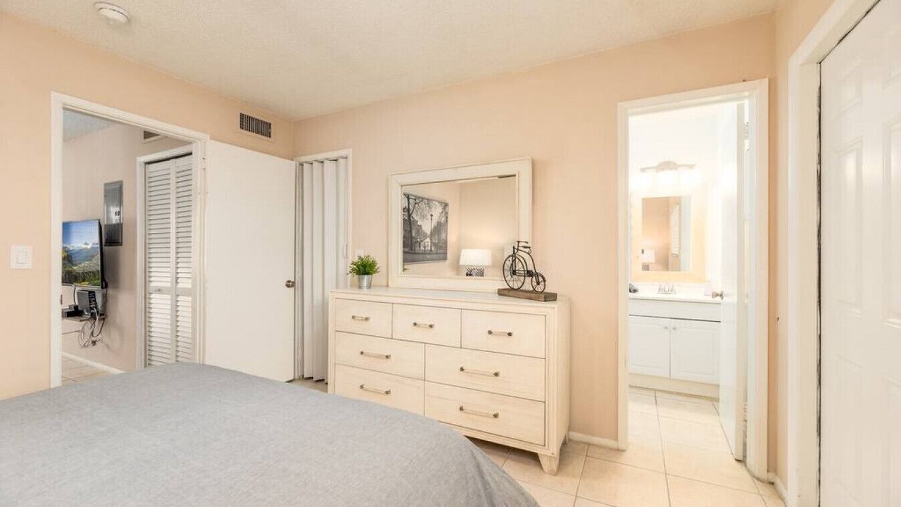 Photo of Bedroom in Wilton Manors