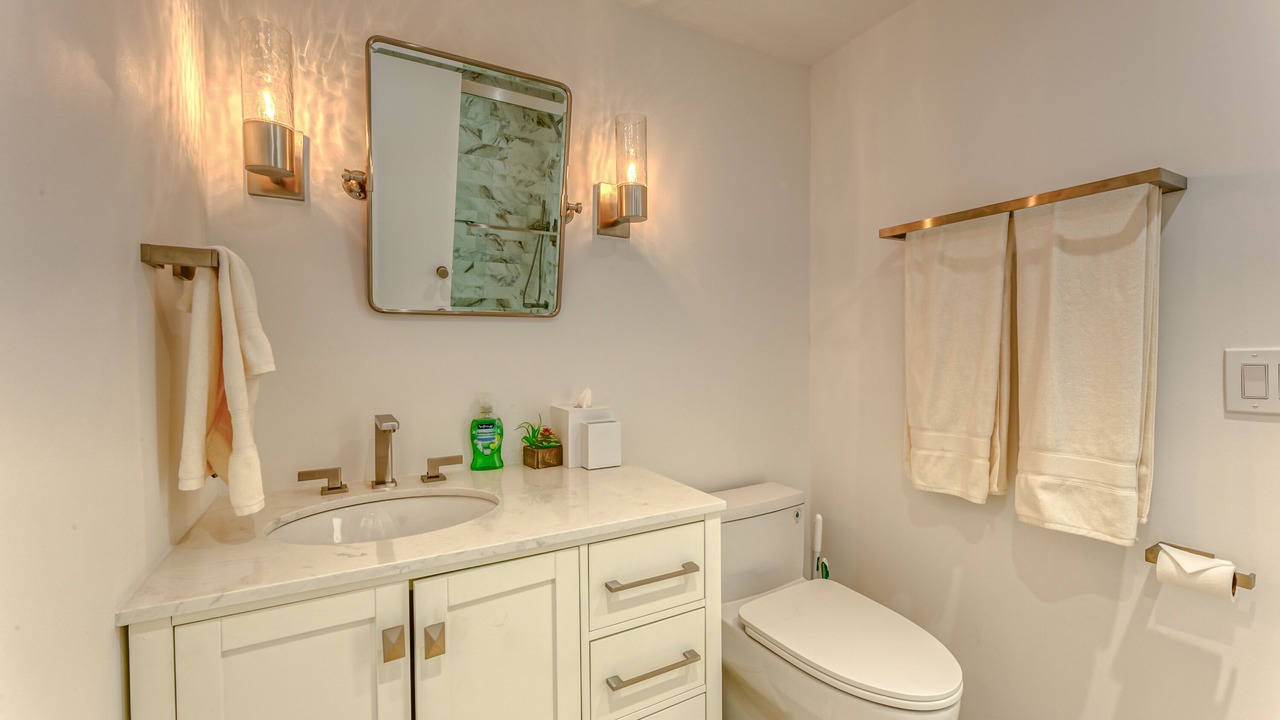 Photo of Bathroom in Dolphin Isles