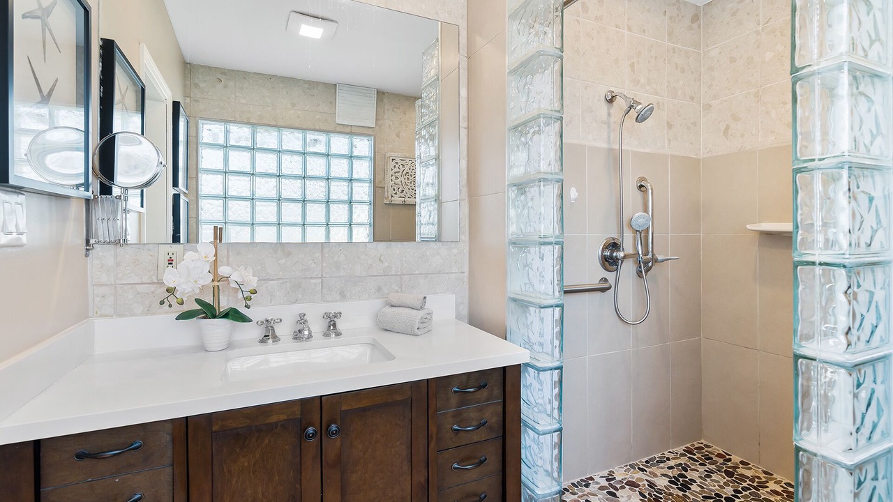 Photo of Bathroom in Lauderdale Beach
