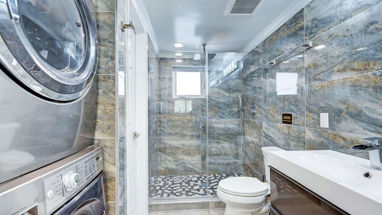 Photo of Bathroom in Hollywood Lakes