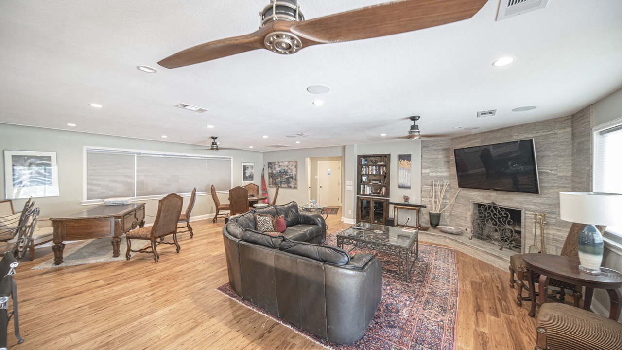 Photo of Livingroom in Midland