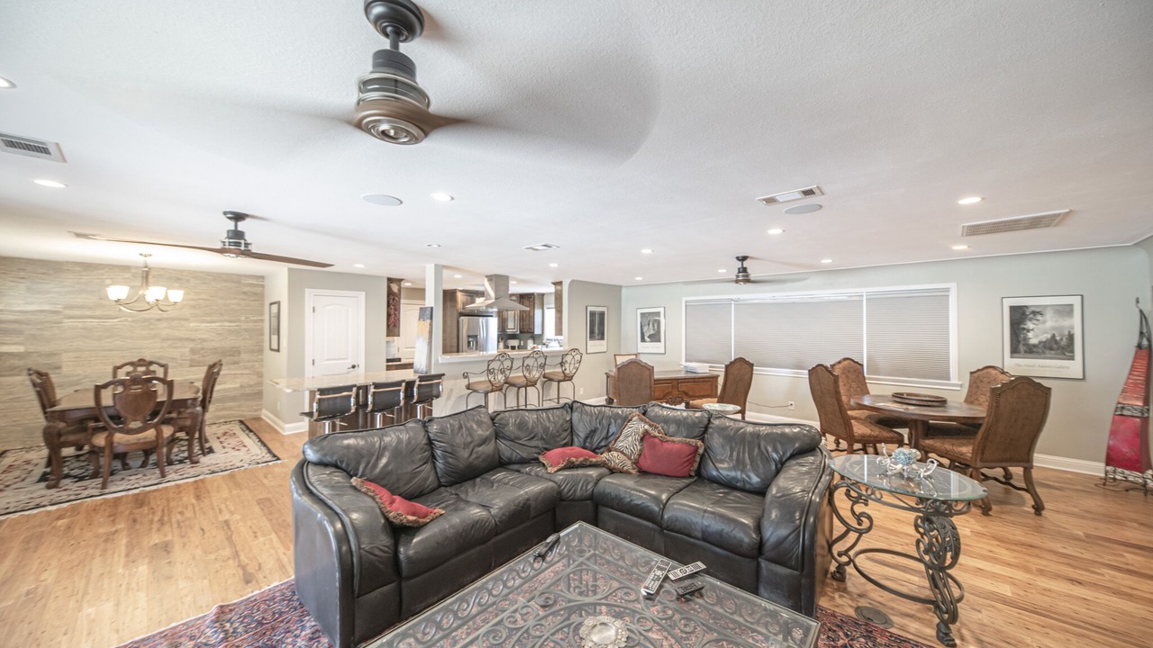 Photo of Livingroom in Midland