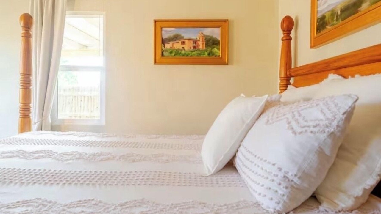 Photo of Bedroom in Near North Valley