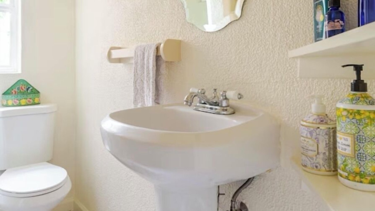 Photo of Bathroom in Near North Valley