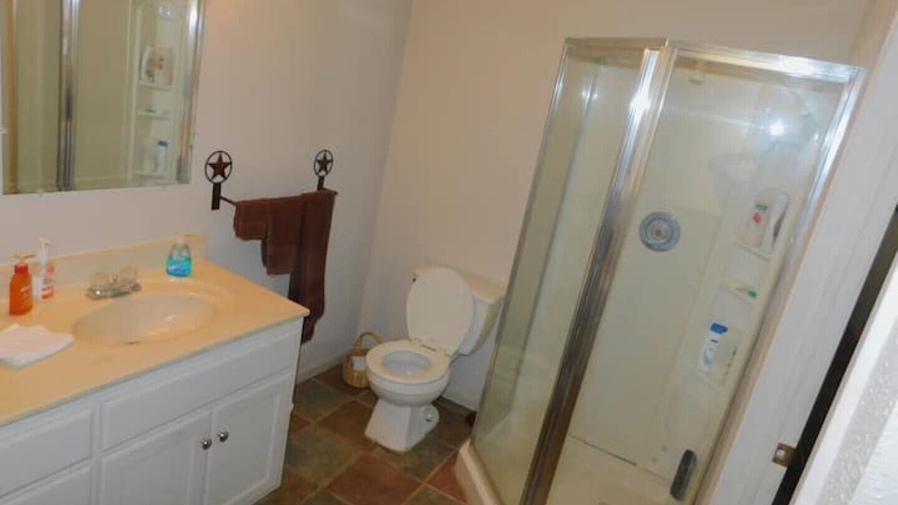 Photo of Bathroom in Kingsland