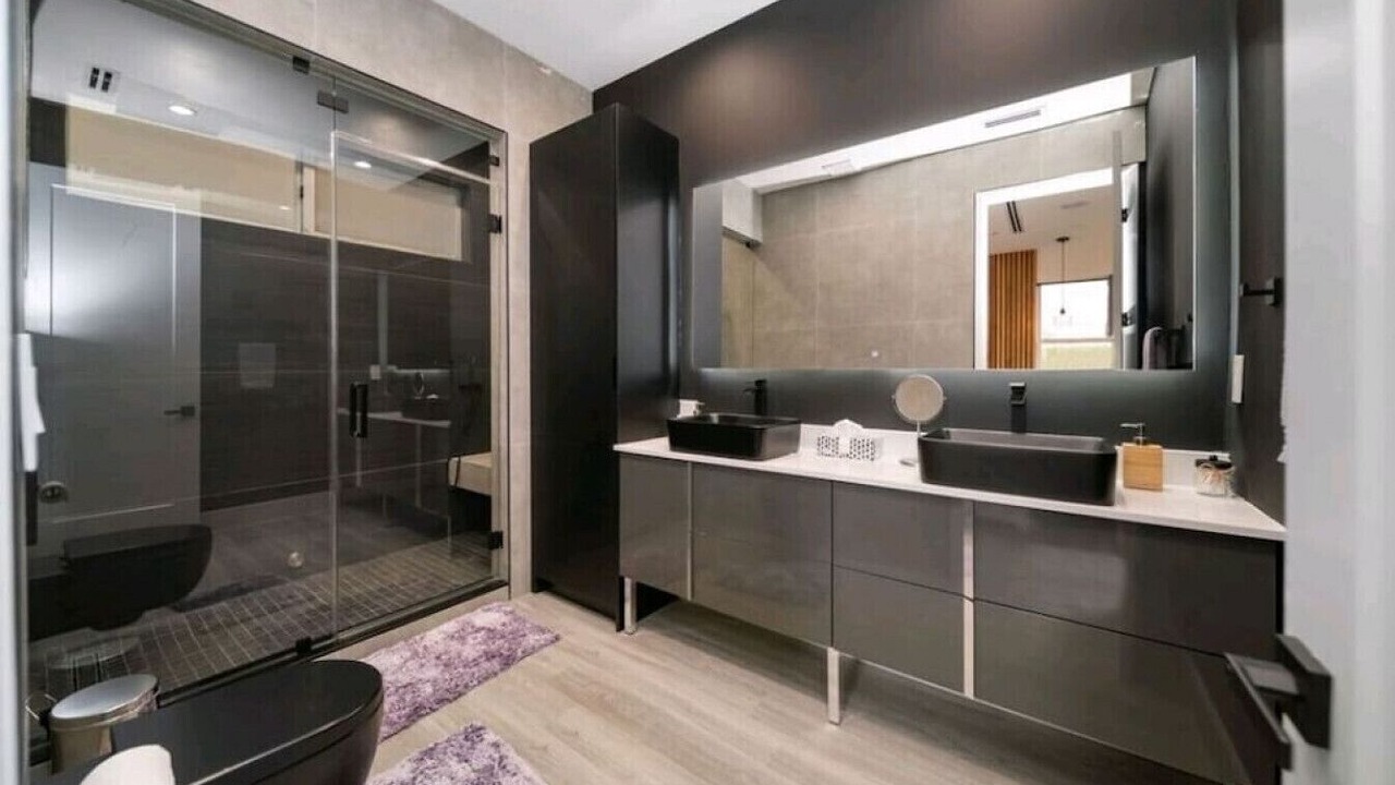 Photo of Bathroom in Victoria Park