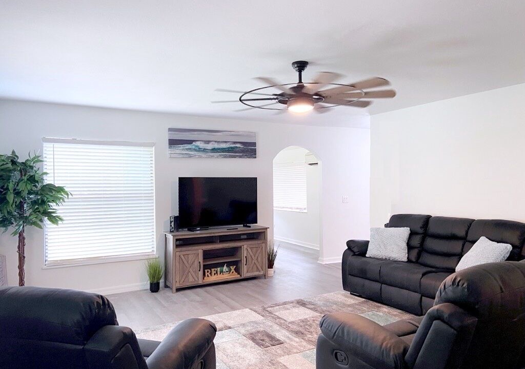 Photo of Livingroom in Weeki Wachee Gardens