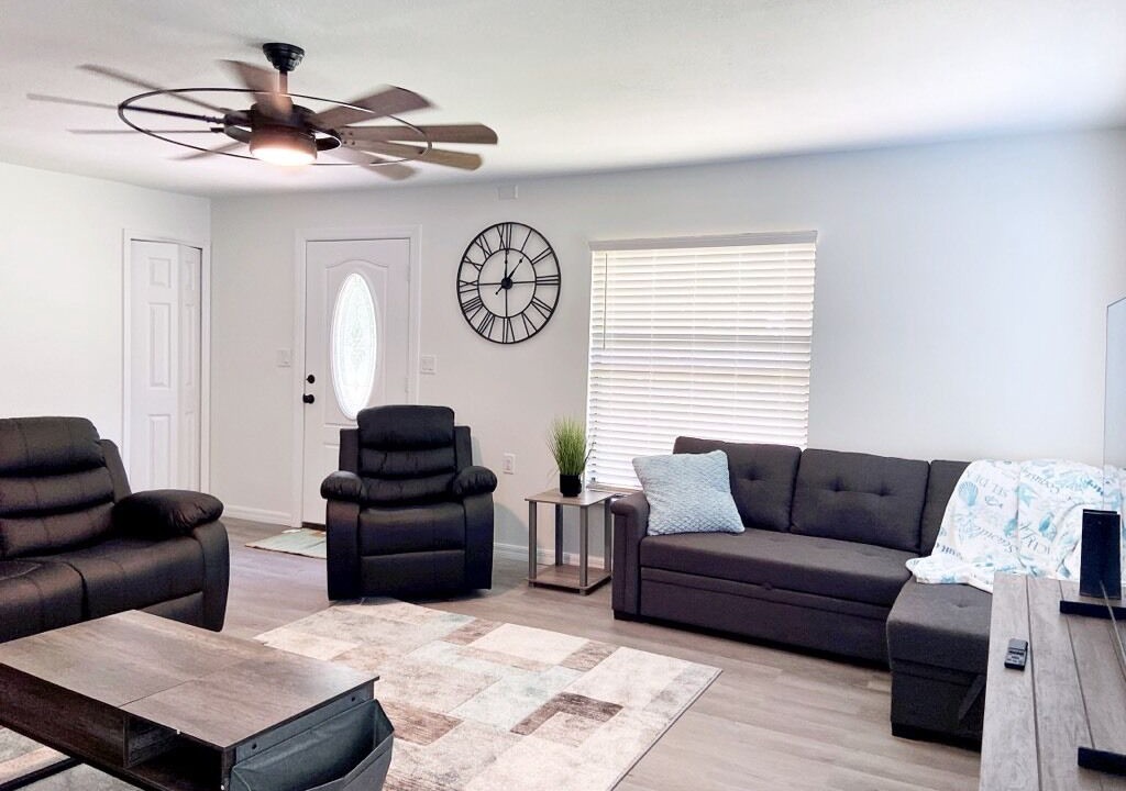 Photo of Livingroom in Weeki Wachee Gardens