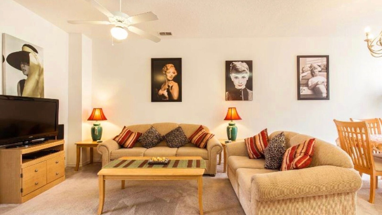 Photo of Livingroom in Eagle Pointe South