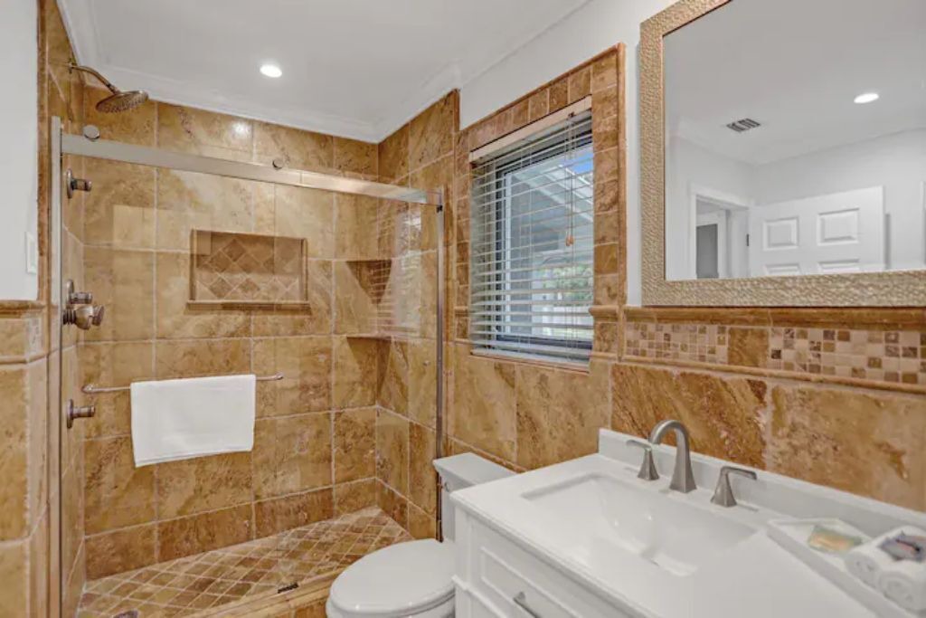 Photo of Bathroom in Garden Isles