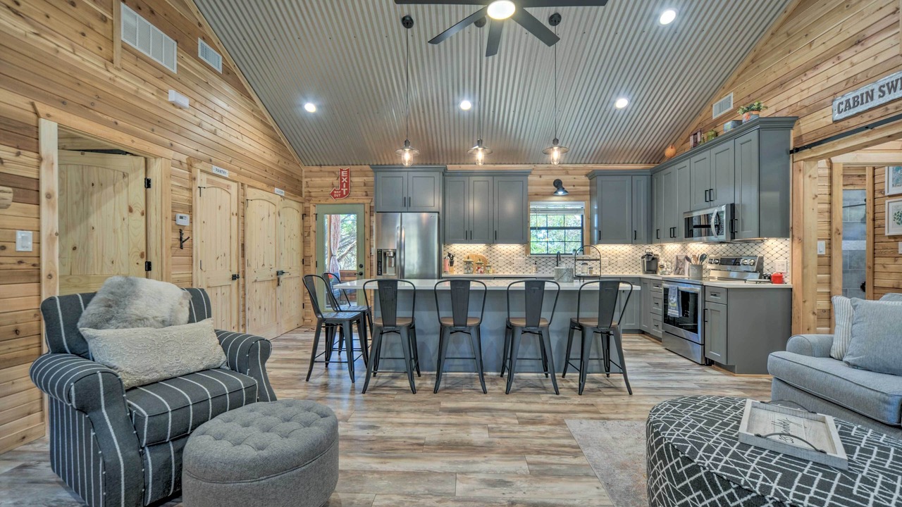 Photo of Bedroom in Canyon Lake