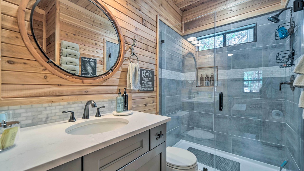 Photo of Bathroom in Canyon Lake