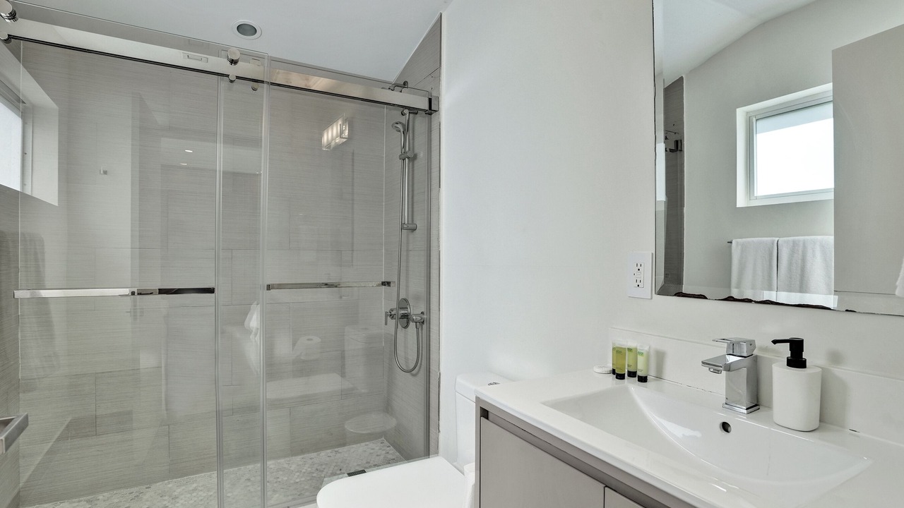 Photo of Bathroom in Coral Way