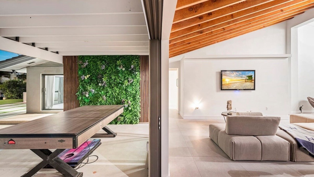Photo of Bedroom in Hollywood South Central Beach