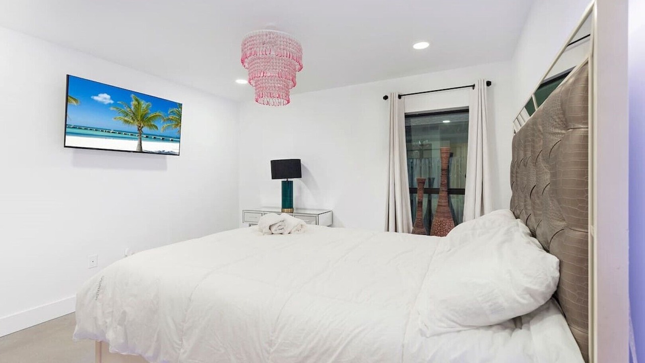 Photo of Bedroom in Hollywood South Central Beach