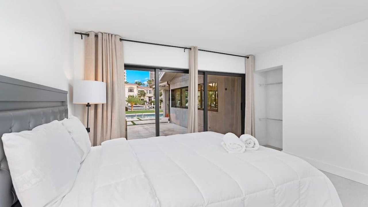Photo of Bedroom in Hollywood South Central Beach
