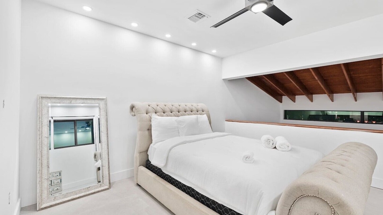 Photo of Bedroom in Hollywood South Central Beach