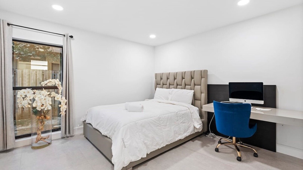 Photo of Bedroom in Hollywood South Central Beach