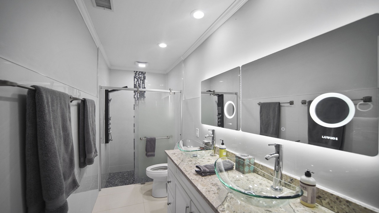 Photo of Bathroom in Sandalfoot Cove
