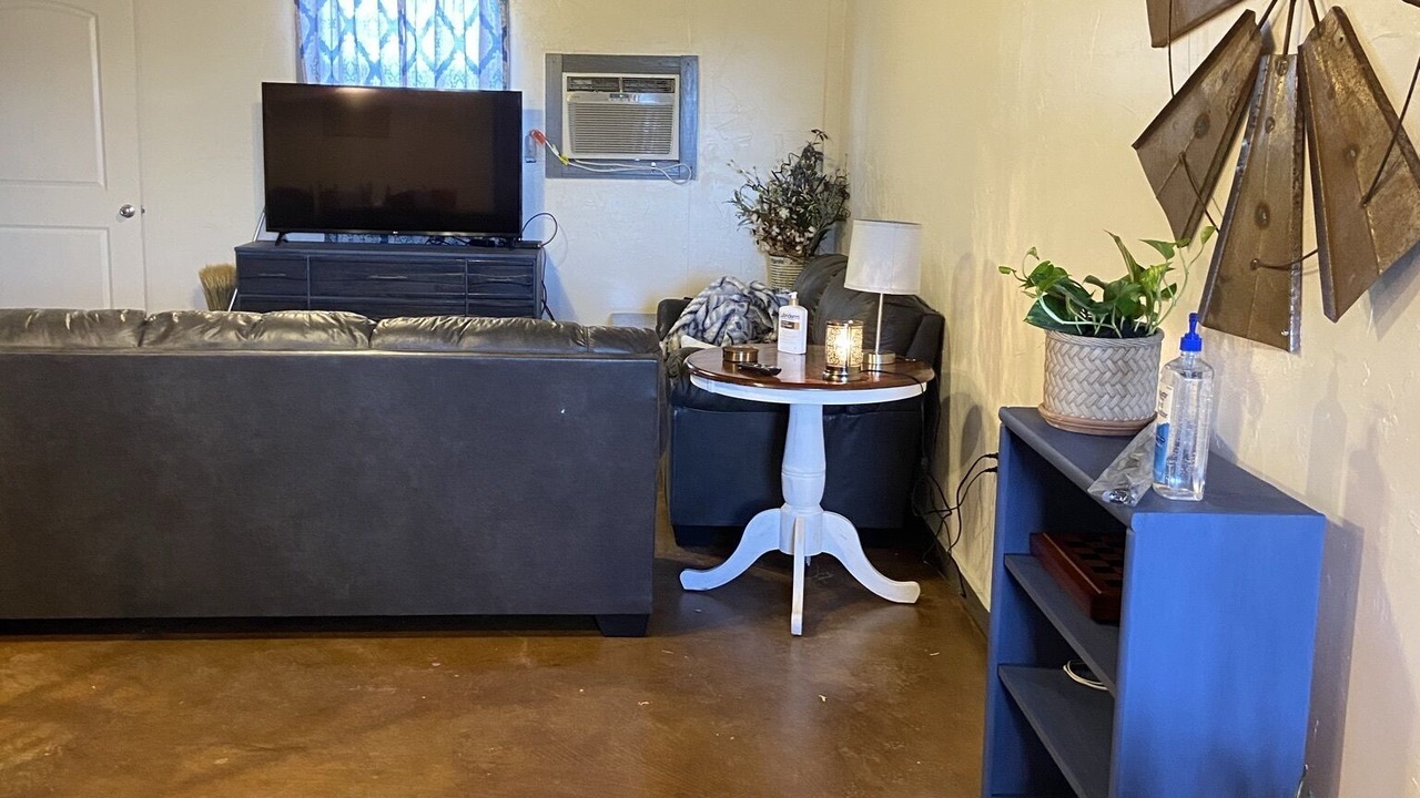 Photo of Livingroom in Hondo