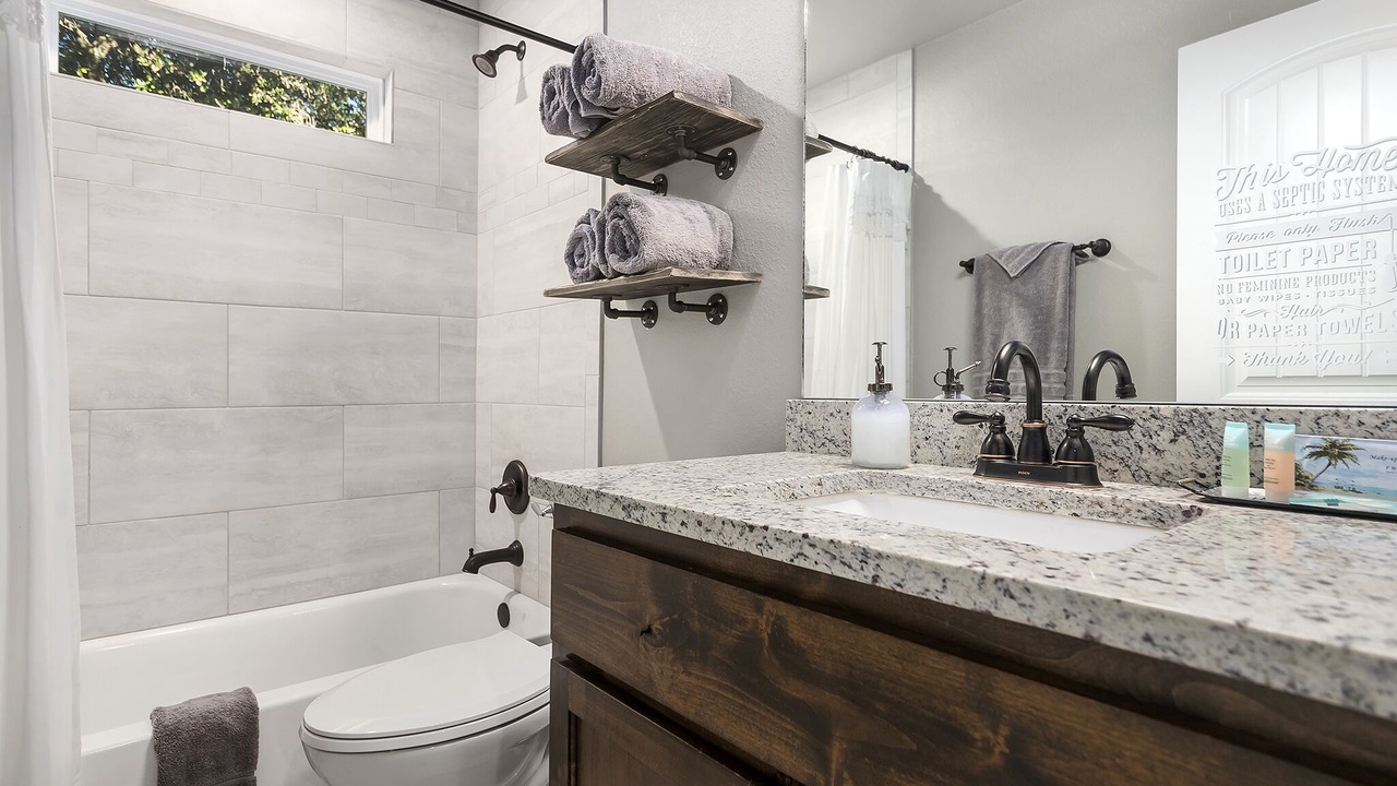 Photo of Bathroom in Canyon Lake
