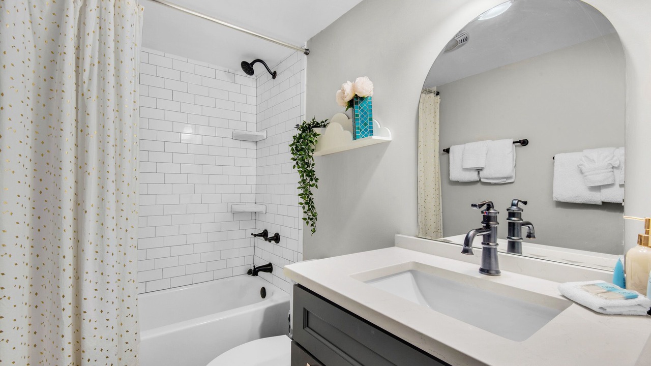 Photo of Bathroom in Holiday Isle