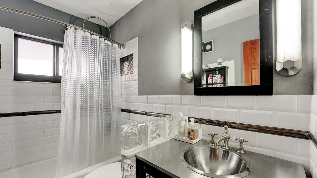 Photo of Bathroom in Poinsettia Heights