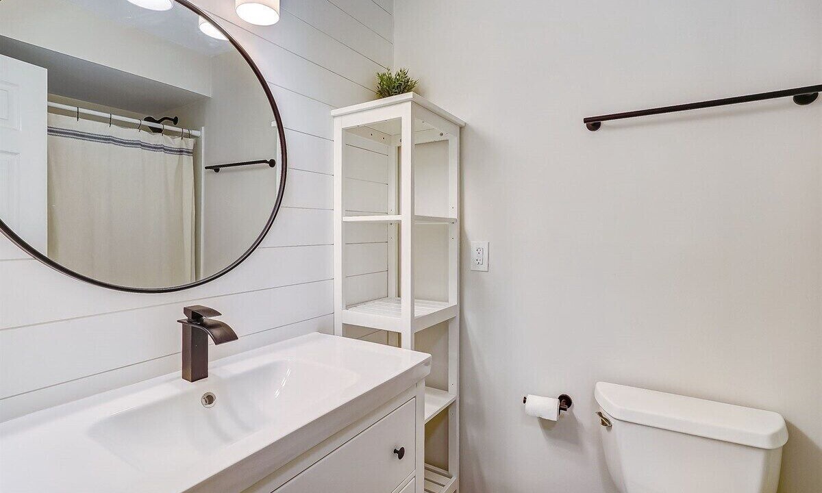 Photo of Bathroom in Fernandina Beach