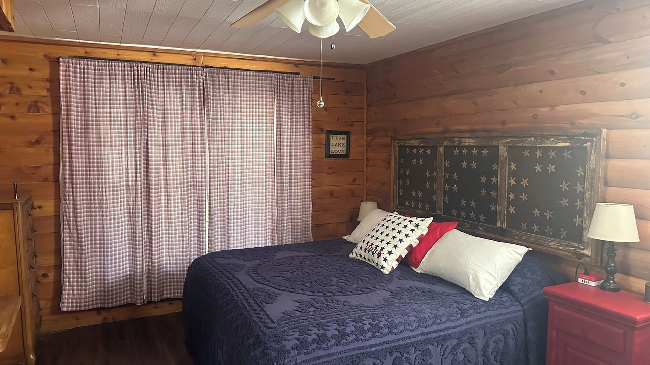 Photo of Bedroom in Broaddus