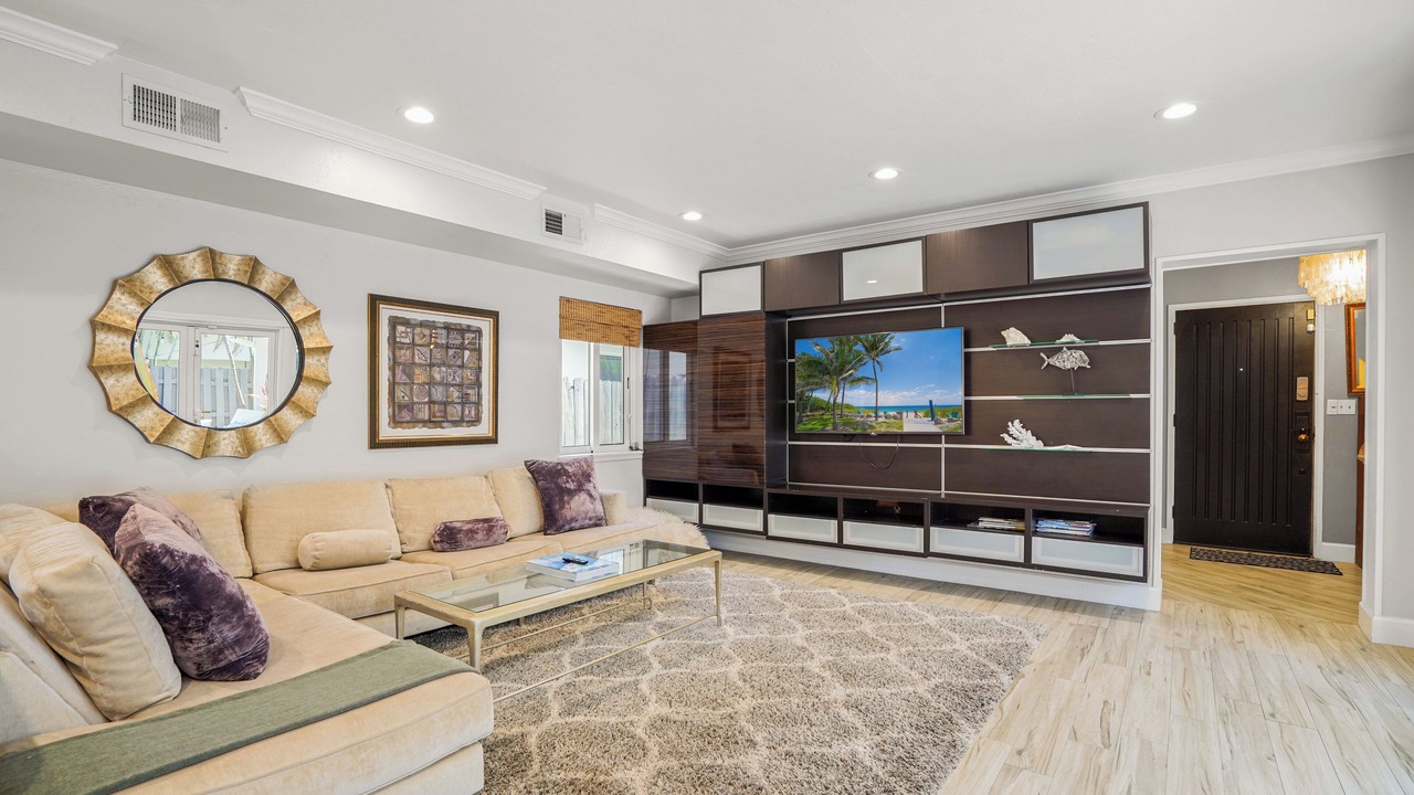 Photo of Livingroom in Lauderdale Beach