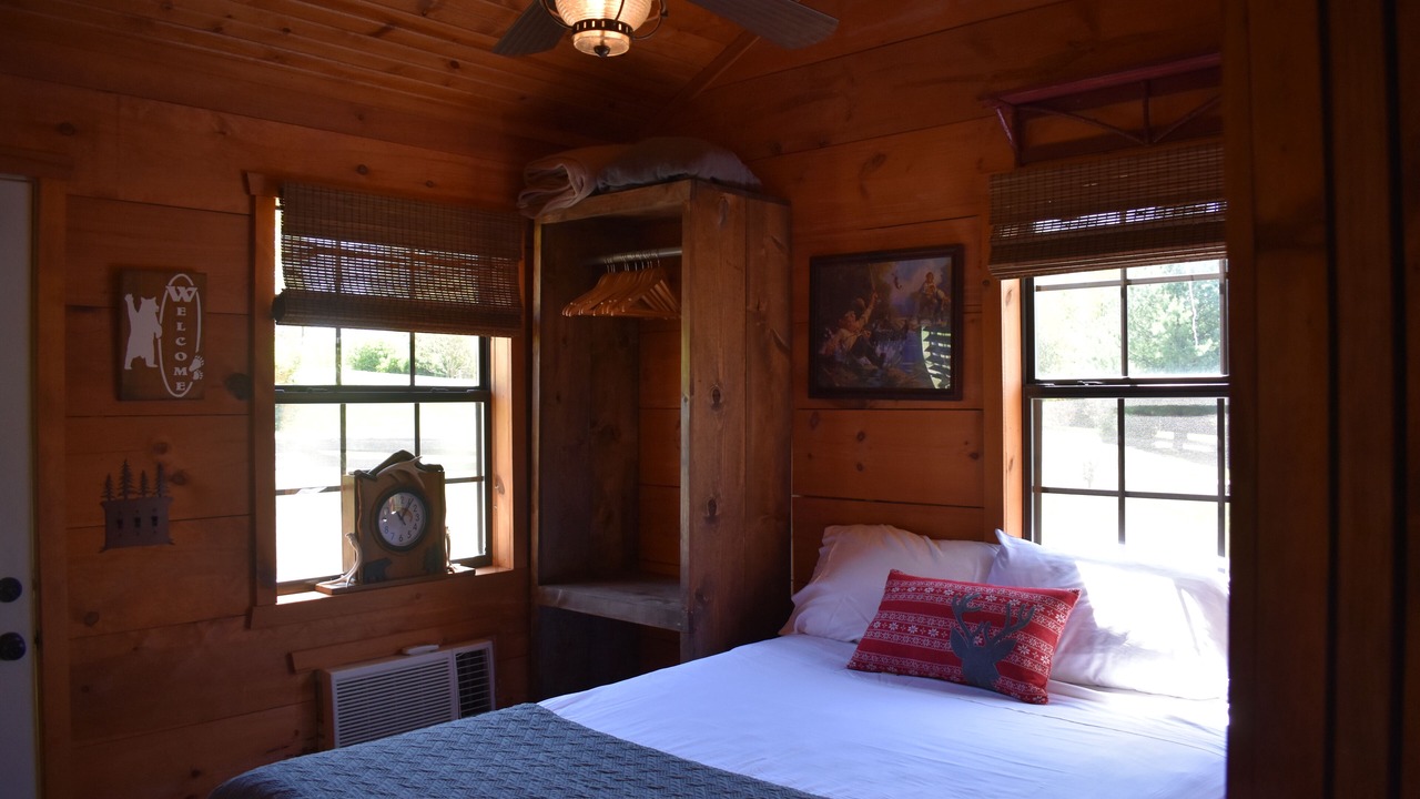 Photo of Bedroom in Walnut Shade