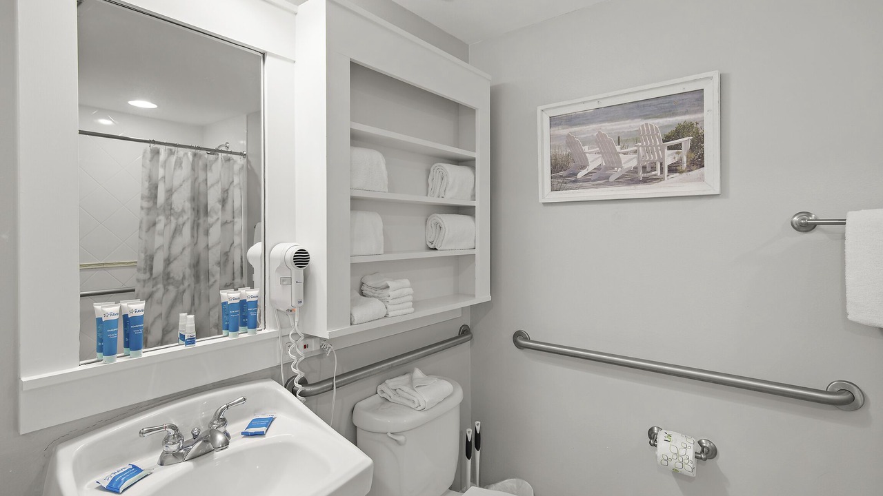 Photo of Bathroom in Baytowne Wharf