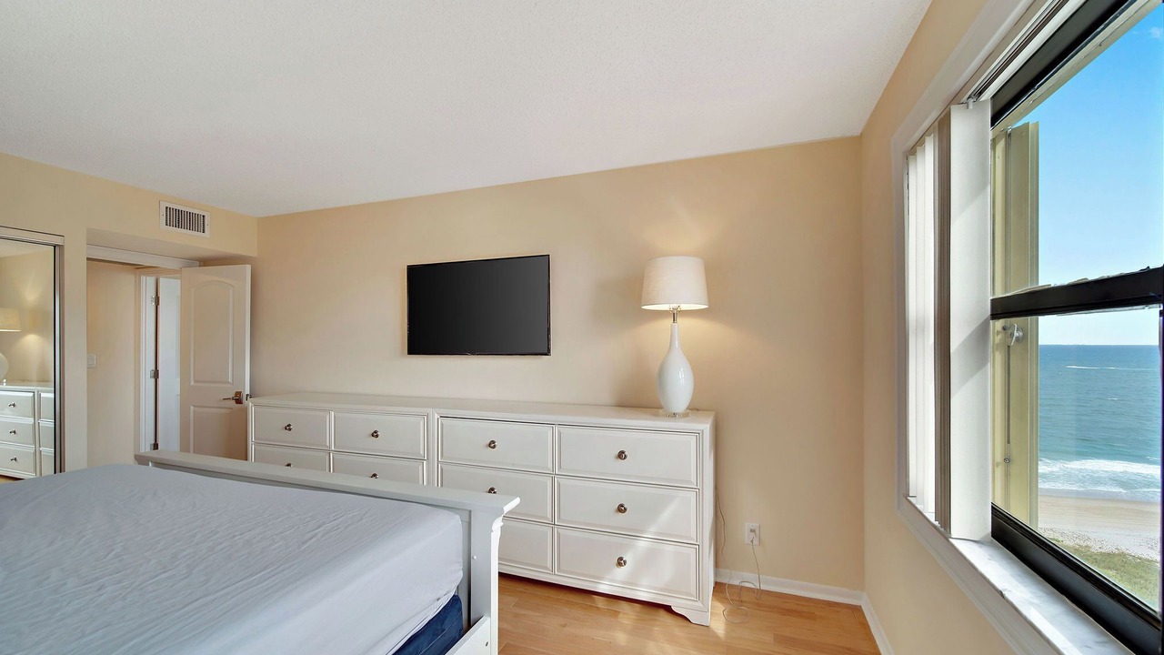 Photo of Bedroom in Lauderdale-by-the-Sea