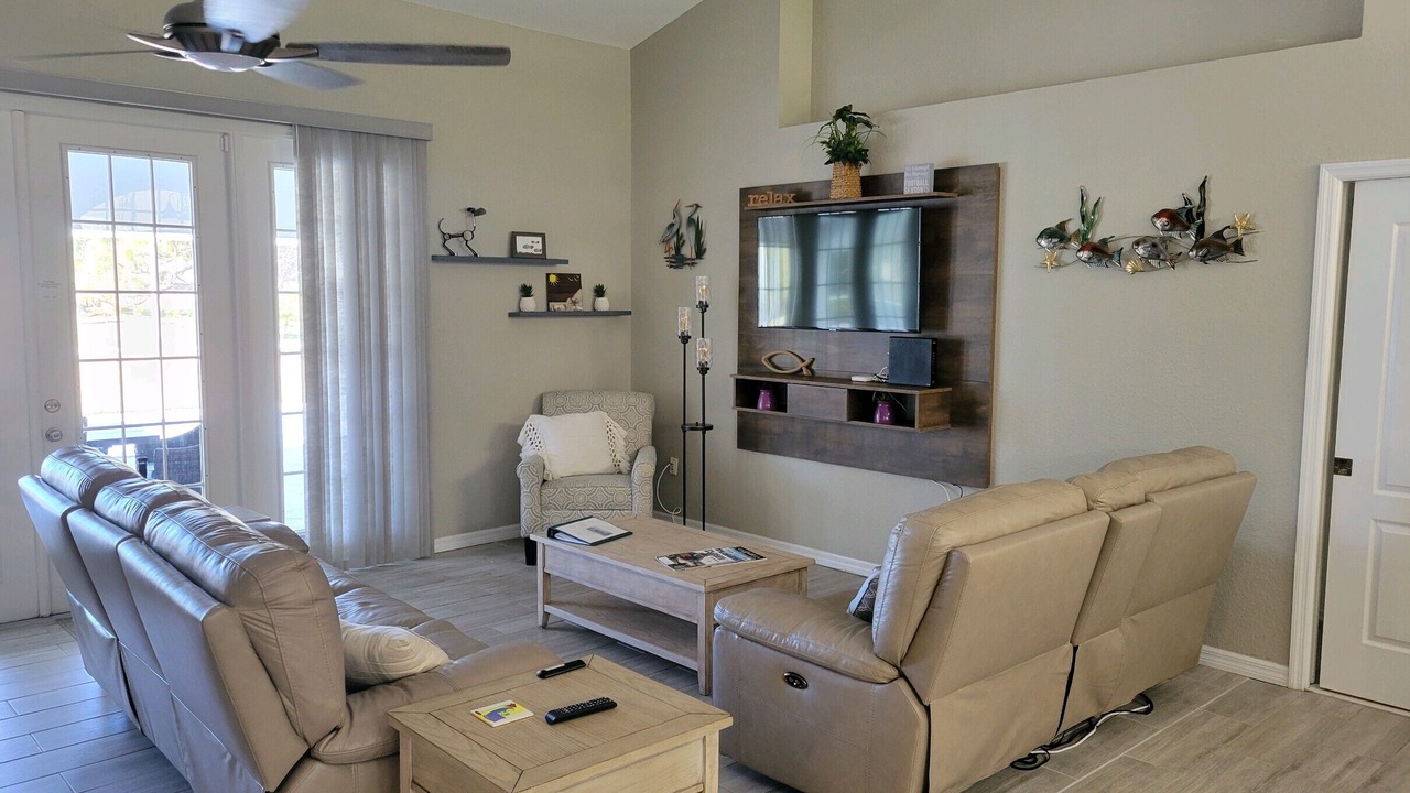Photo of Livingroom in White Marsh