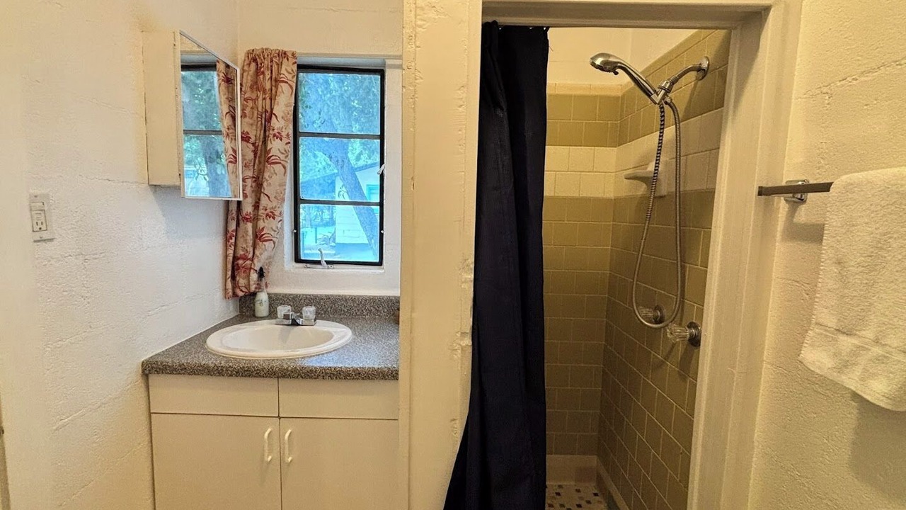 Photo of Bathroom in Kingsland