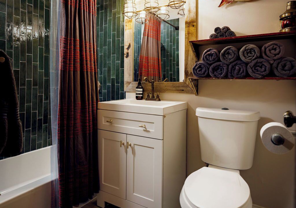 Photo of Bathroom in Poinsettia Heights