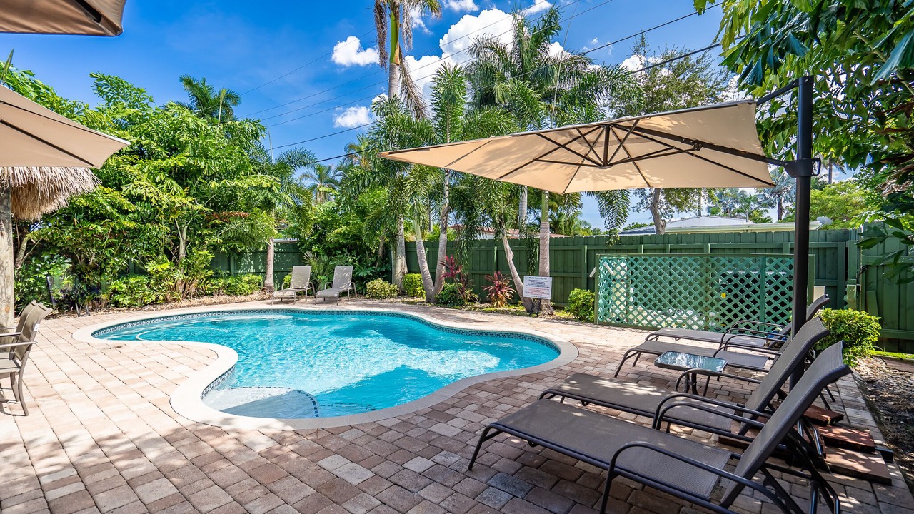 Photo of Outdoor in Hollywood Lakes